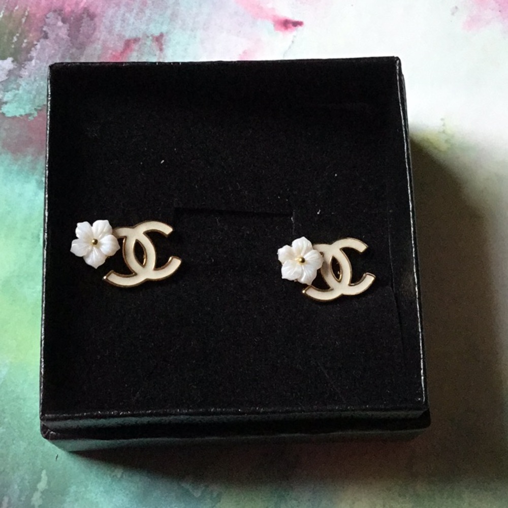 Costume earring